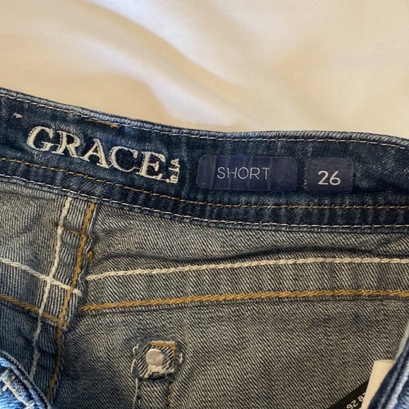 Grace in LA Shorts - Picture 3 of 3